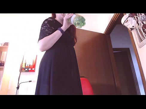 ❤️ Një skllav i nënshtruar që i pëlqejnë brekët e pista dhe të shijshme detyrohet të masturbojë pasi shikon këtë video! ❤️❌ Qyrje tek ne ❌